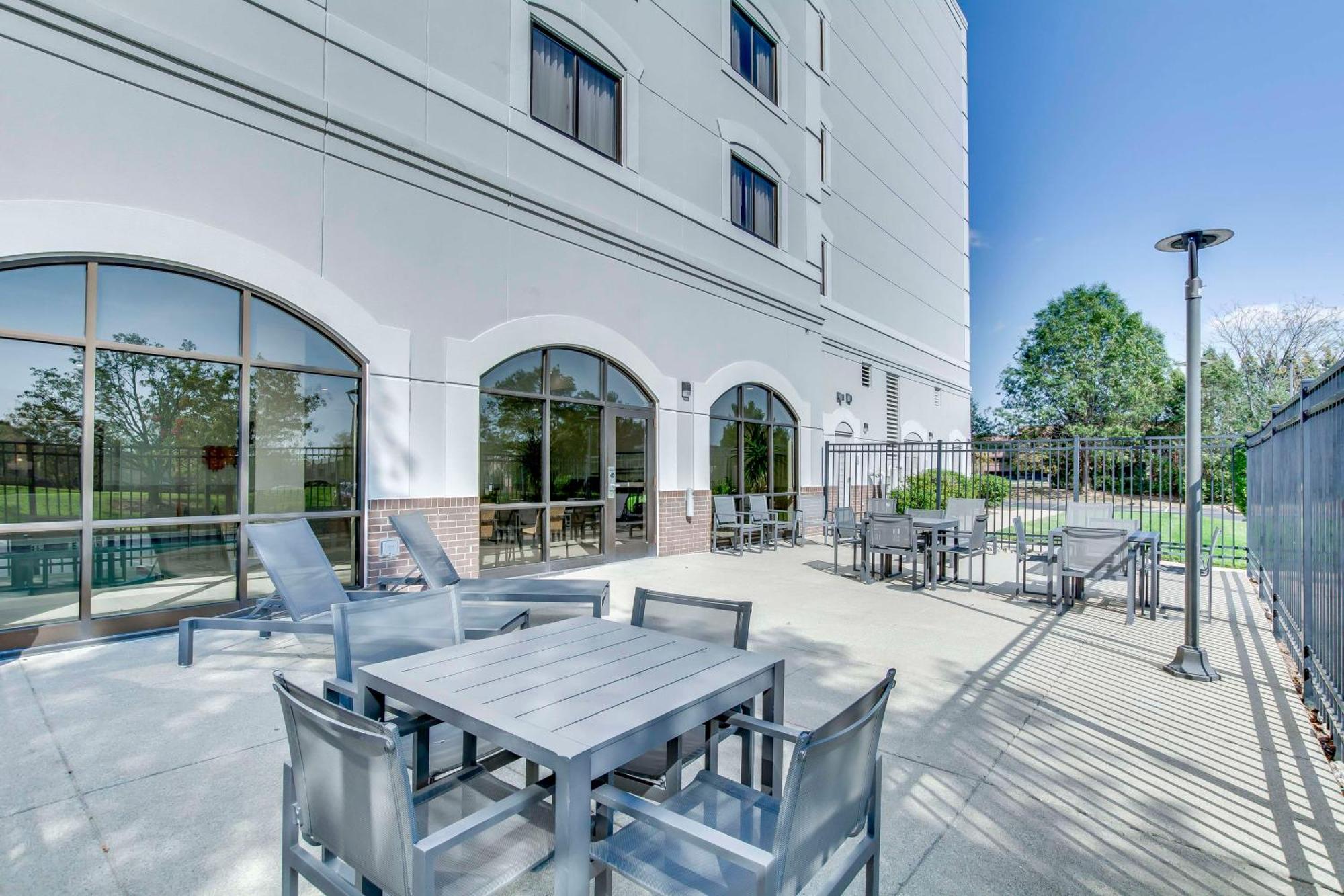 Hotel Embassy By Hilton East