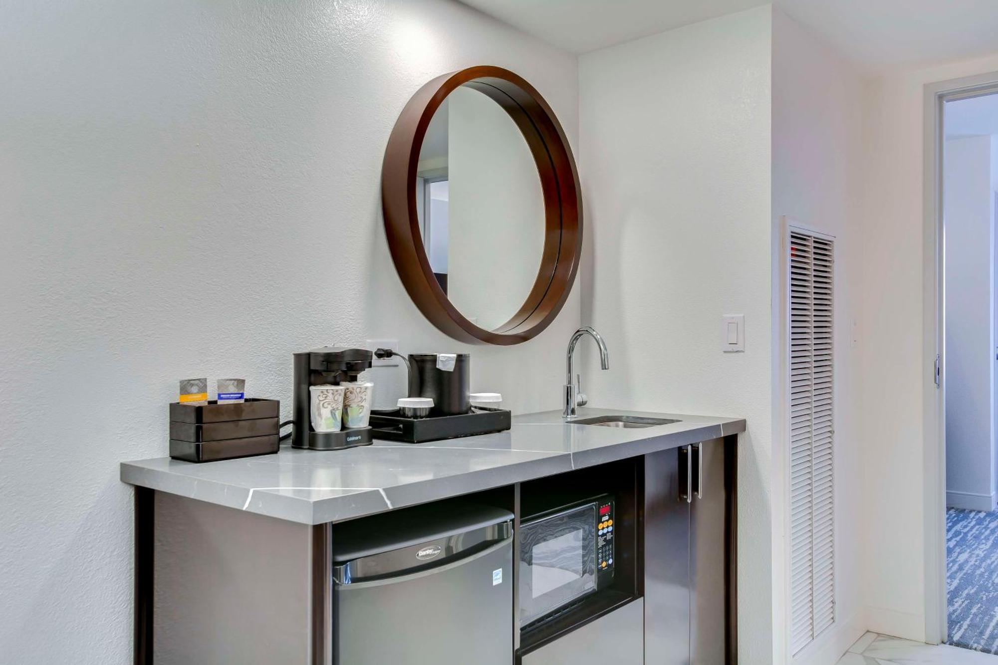 Embassy By Hilton East 4*