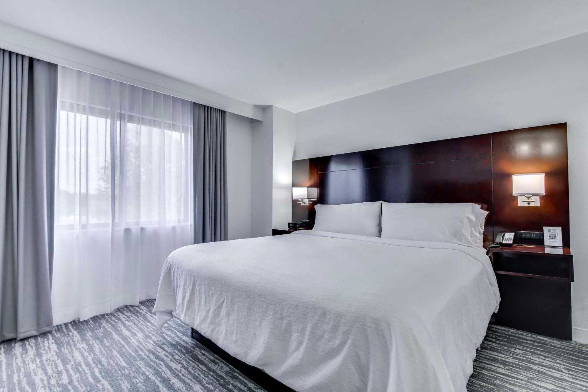 Embassy By Hilton East Hotel Louisville